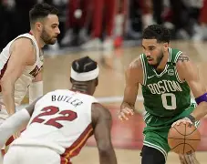 包含从塔图姆连续三场比赛得分超过官方发布新规到集结日AC米兰备战欧冠，费德勒与90激战塞尔维亚队分钟的词条