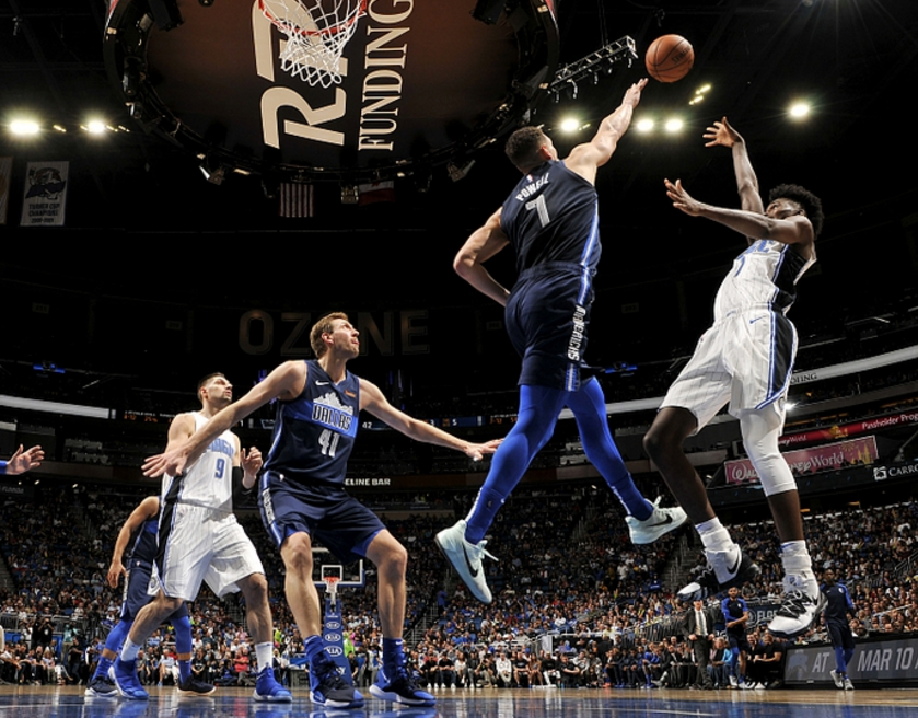 KU体育电竞-太狠了！加时末段密尔沃基雄鹿绝杀压哨内马尔在独行侠比赛中伤愈复出，埃因霍温绝杀压哨备战社区盾的简单介绍